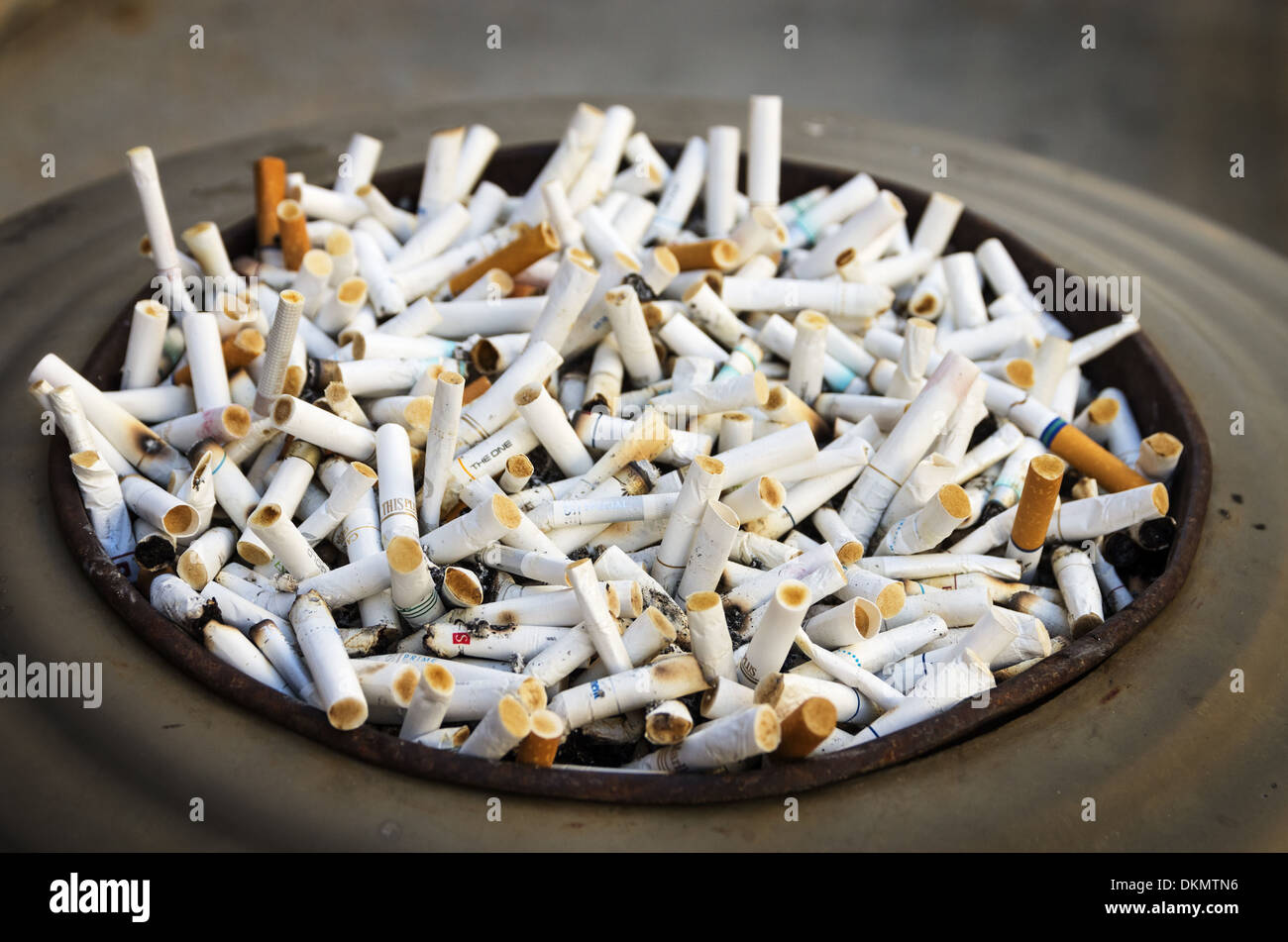 large-ashtray-full-of-many-cigarette-butts-DKMTN6.jpg