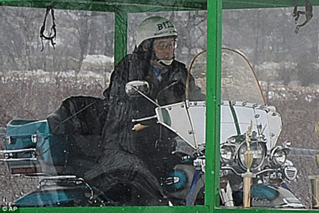 article-2549505-1B1CB6A100000578-887_634x425.jpg