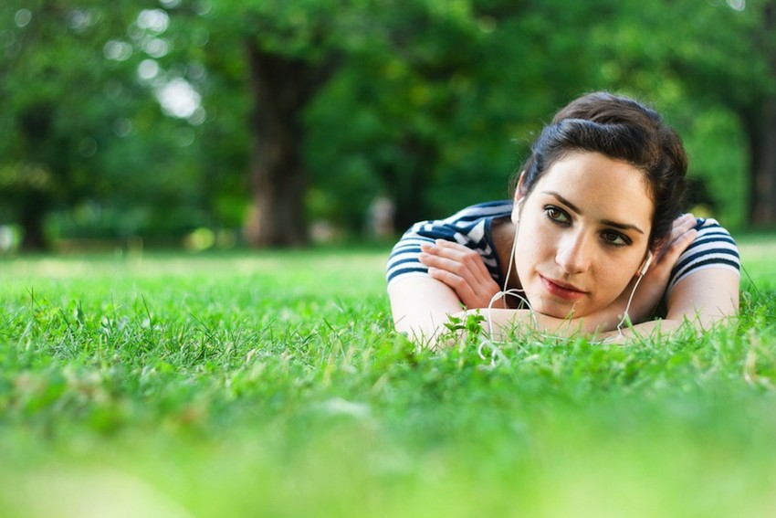 WomanInAField900-850x567.jpg